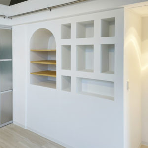 マンションリフォーム　大阪市中央区　マンション　エステサロン　様　キッチンを隠すように飾り棚を設置