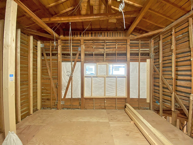 洋室4　サッシ取付、壁下地工事