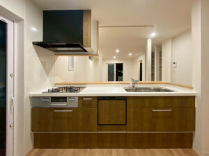 1F キッチン：キッチンからはLDが見渡せます