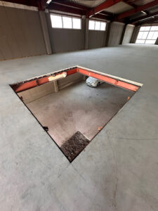 床コンクリート斫り