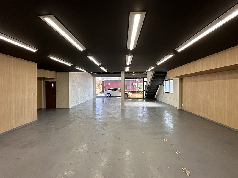 車体撮影スペースからエントランス