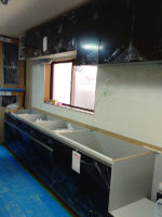 キッチン取付施工中