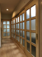 再利用した建具で、明るく開放的に。