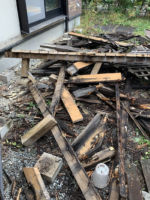 既存のウッドデッキを解体していきます。